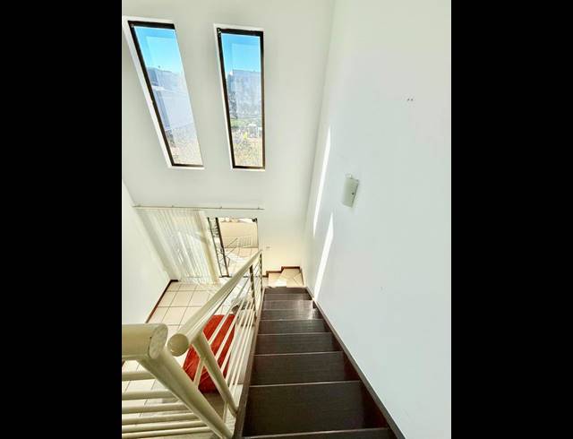 1 BEDROOM APARTMENT FOR SALE IN BRYANSTON